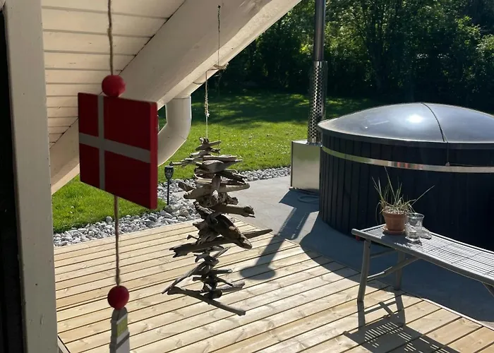 Hébergement de vacances Summerhouse With Hot Tub On Langeland