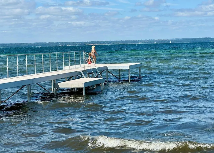 Summerhouse With Hot Tub On Langeland Hébergement de vacances Tranekær