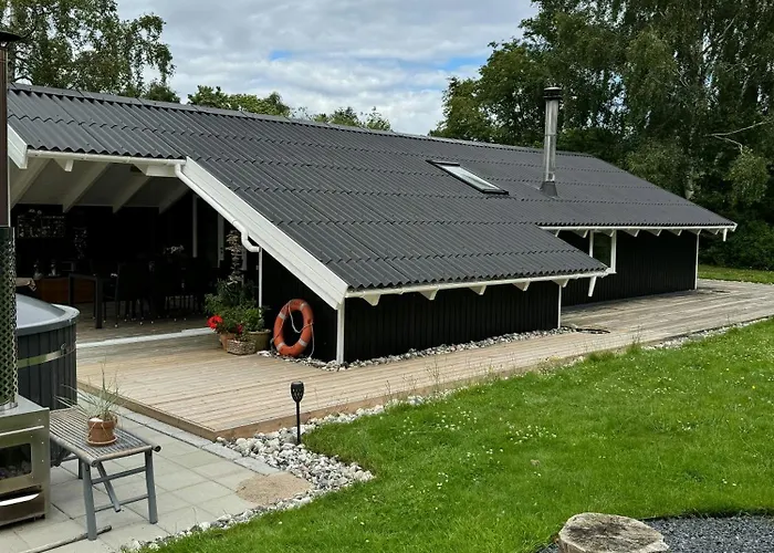 Summerhouse With Hot Tub On Langeland 度假居 *