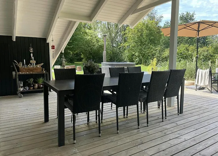 Summerhouse With Hot Tub On Langeland Hébergement de vacances *